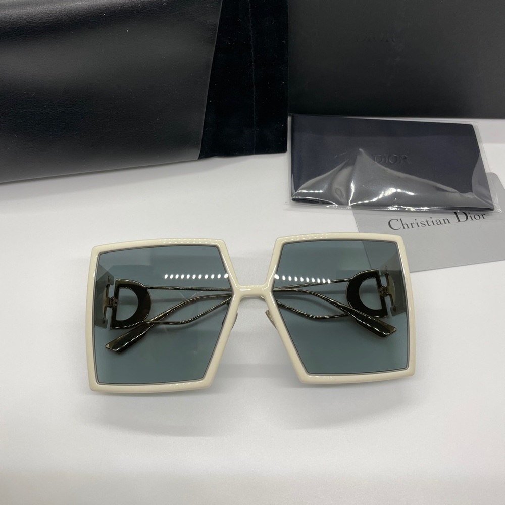 Dior 30montaigne sunglasses